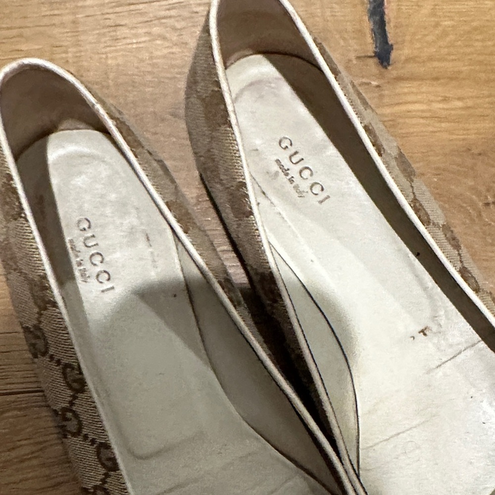 Gucci Women's Tan and Brown Ballet Flats with Red and Green BowAccents - Picture 6 of 11
